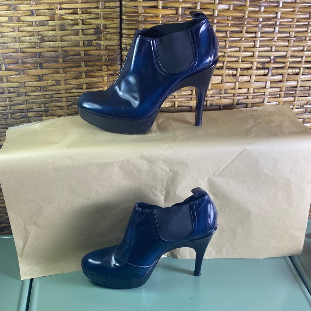 EUC Pedro Garcia made in Spain electric blue shiny 3“ heel booties EU 37 US 6.5